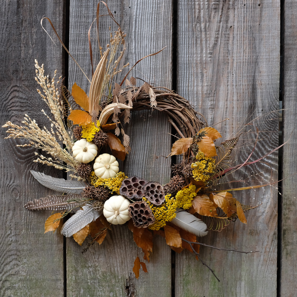 How to Decorate Elegant Fall Grapevine Wreath: Stunning Ideas