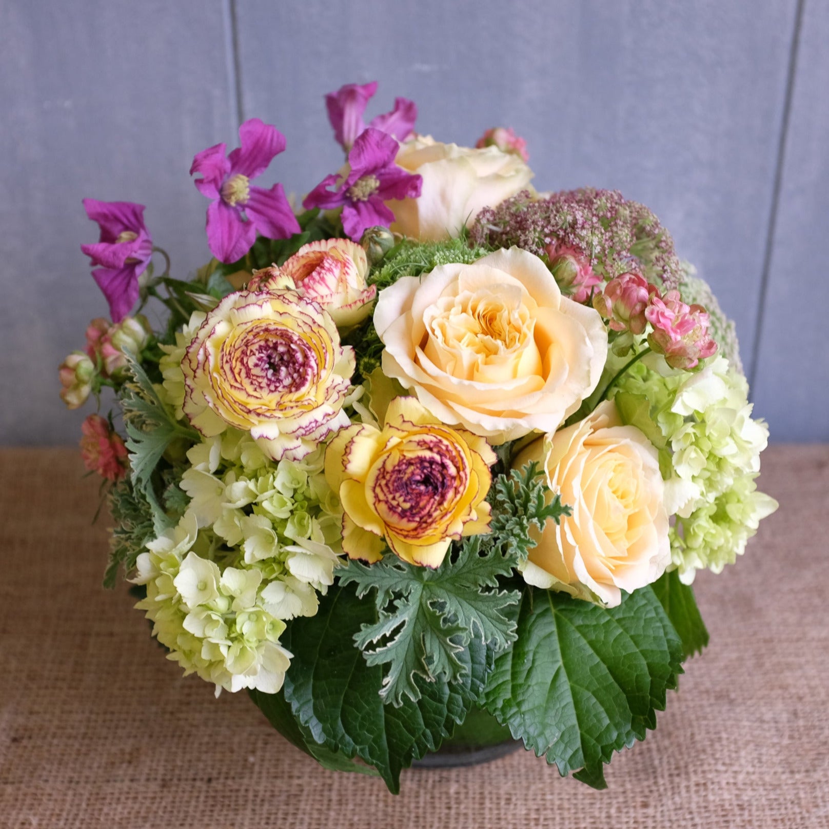 Isabelle flower arrangement with yellow roses and ranunculus in pastel colors