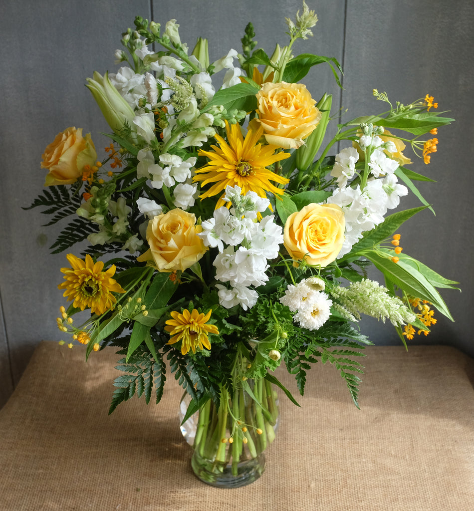 Sunny yellow and white flower bouquet.